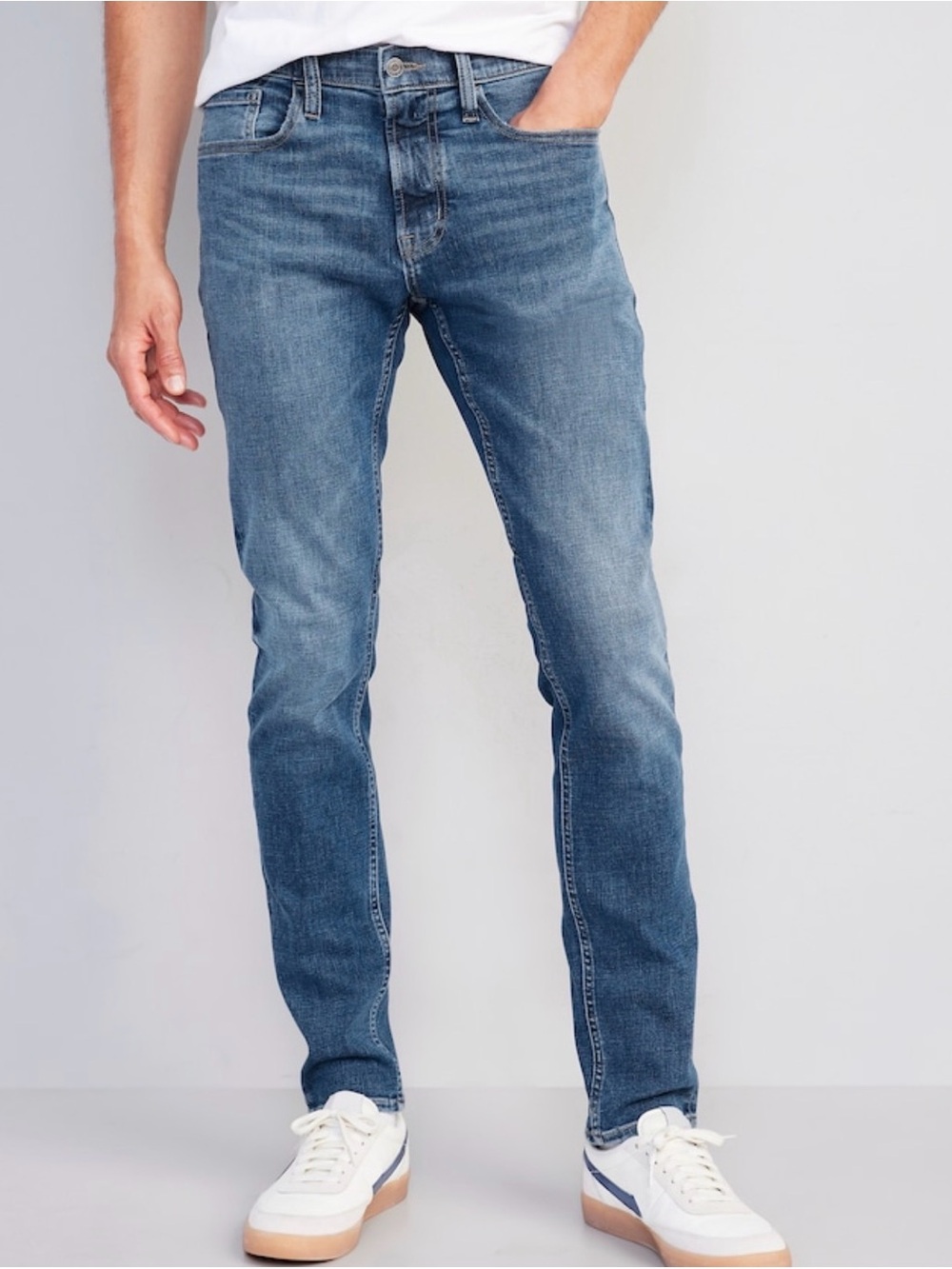 Old Navy Slim Straight Jeans in Medium Blue Wash 360 stretch NWOT